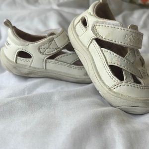 White stride rite toddler shoes!